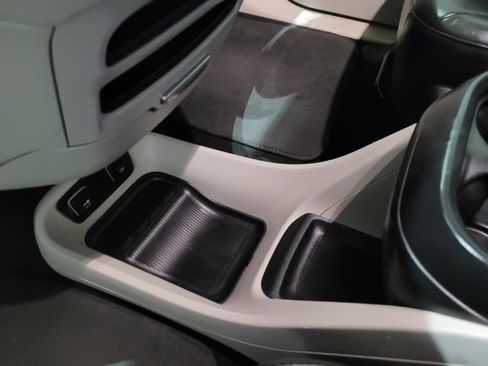 Used 2018 Chrysler Pacifica Touring-L image 36