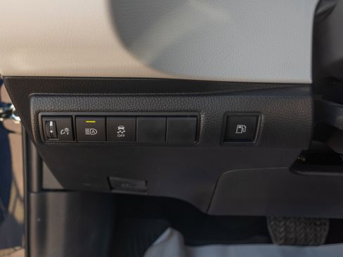 Used 2025 Toyota Corolla SE w/ SE Premium Package image 11