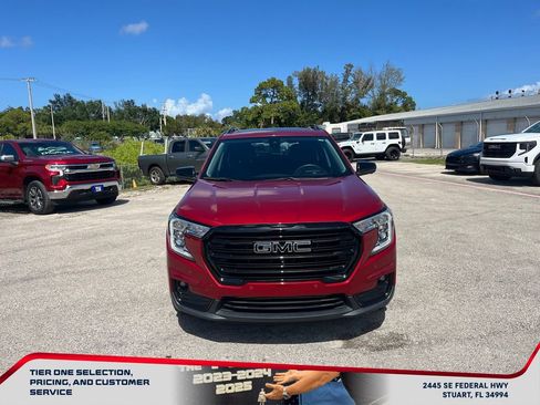 Used 2023 GMC Terrain SLT w/ Tech Package FWD image 3