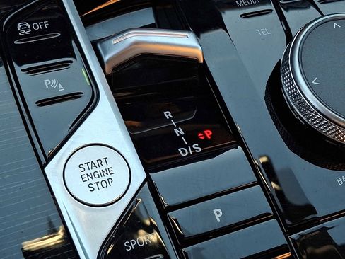 Certified 2023 BMW X7 xDrive40i w/ M Sport Package image 17