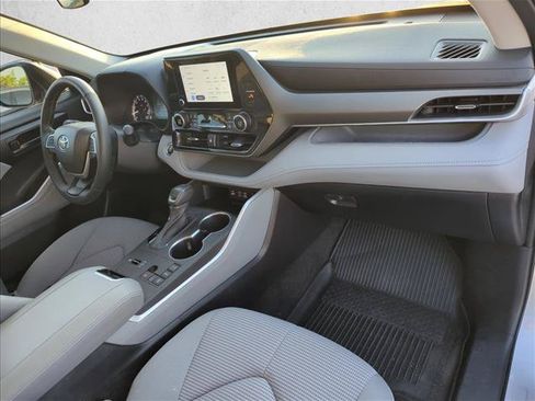 Used 2023 Toyota Highlander LE FWD image 27
