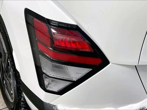 Used 2024 Hyundai Kona SEL image 33