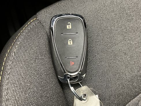 Used 2018 Chevrolet Equinox LT image 23