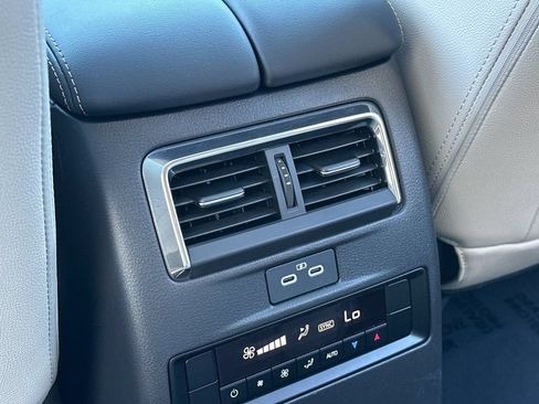 Certified 2024 MAZDA CX-90 Plug-In Hybrid w/ Preferred AWD/4WD image 17