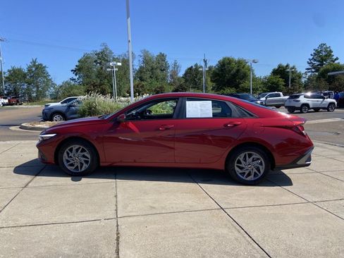 Used 2024 Hyundai Elantra SEL FWD image 9