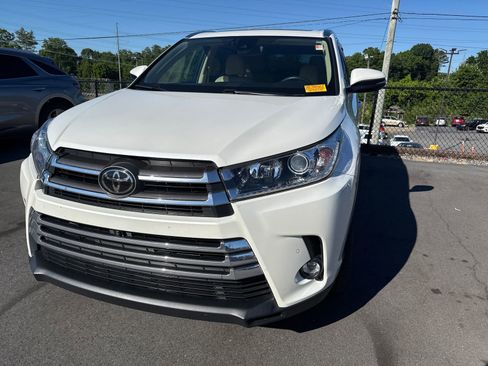 Used 2019 Toyota Highlander Limited Platinum AWD/4WD image 3