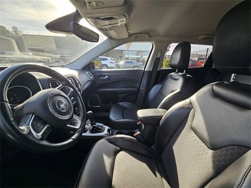 Used 2018 Jeep Compass Latitude w/ Cold Weather Group image 10