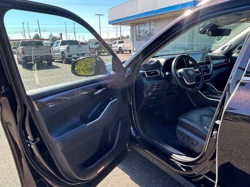 Used 2022 Toyota Highlander Platinum AWD/4WD image 10