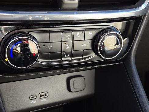 Used 2024 Buick Encore GX Sport Touring image 22