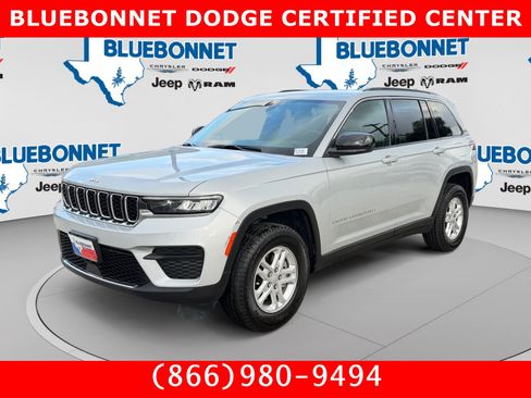 Used 2024 Jeep Grand Cherokee Laredo w/ Luxury Tech Group I RWD image 1
