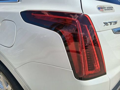 Used 2022 Cadillac XT5 Luxury w/ LPO, Premium Carpet Package FWD image 8