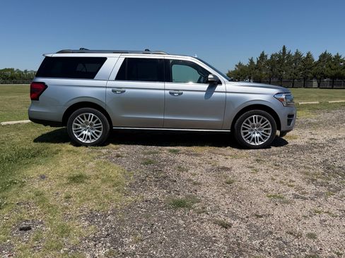 Used 2024 Ford Expedition Max Limited AWD/4WD image 2