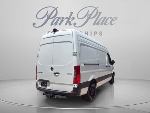 Used 2025 Mercedes-Benz Sprinter 2500 image 5
