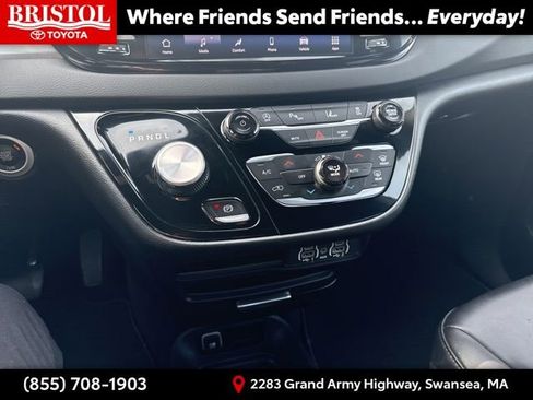 Used 2025 Chrysler Pacifica Select image 19