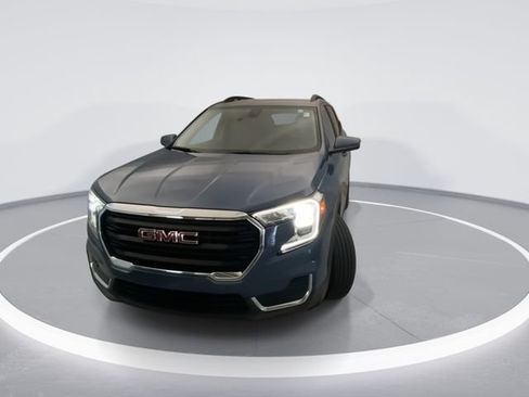Used 2024 GMC Terrain SLE w/ Driver Convenience Package FWD image 9