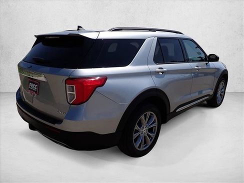Used 2024 Ford Explorer XLT w/ Equipment Group 202A AWD/4WD image 3