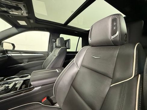 Certified 2026 Cadillac Escalade Luxury AWD/4WD image 6