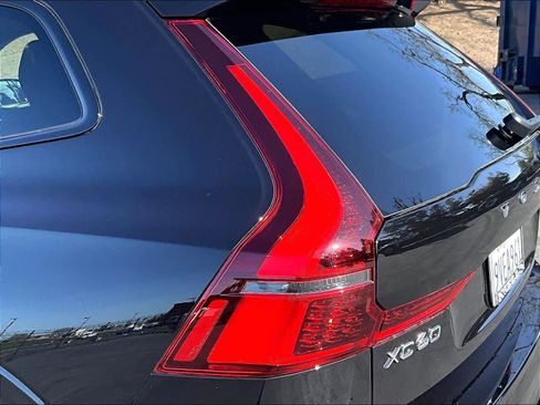 Used 2026 Volvo XC60 T8 Plus w/ Climate Package image 32