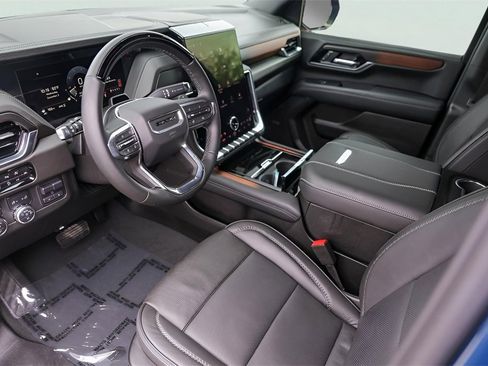 Used 2025 GMC Yukon XL Denali w/ Denali Reserve Package image 13