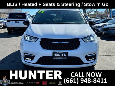 Used 2024 Chrysler Pacifica Touring-L FWD image 9