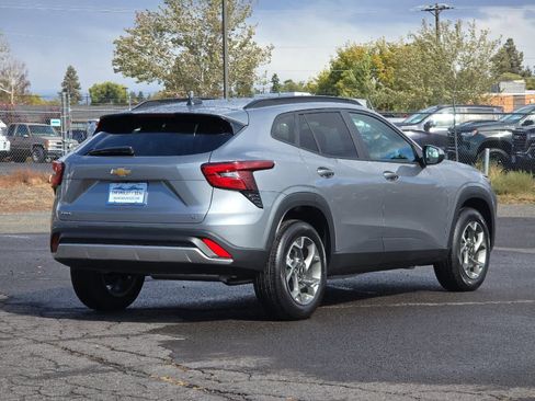 New 2026 Chevrolet Trax LT image 2