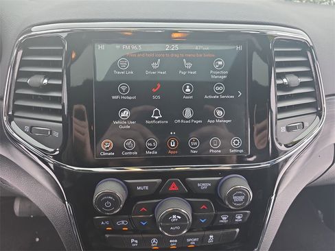 Used 2020 Jeep Grand Cherokee Altitude image 22