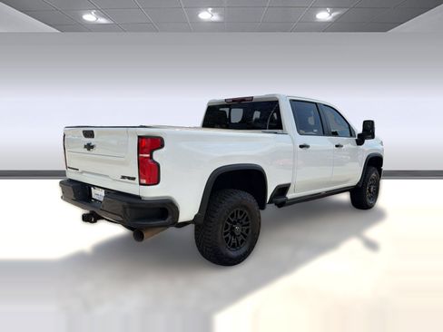 Used 2025 Chevrolet Silverado 2500 ZR2 w/ Technology Package AWD/4WD image 8