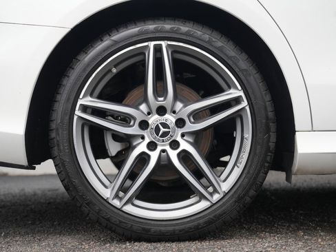 Used 2019 Mercedes-Benz E 300 4MATIC image 11