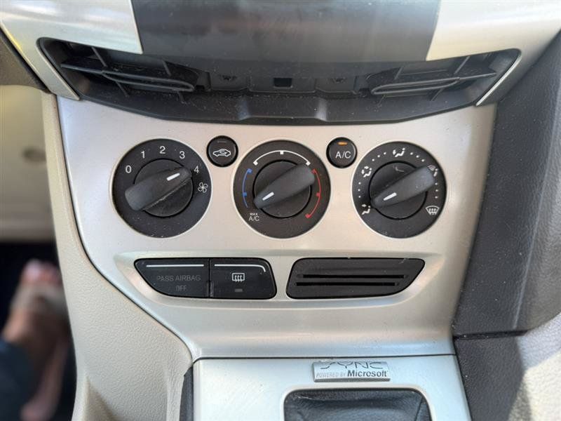 Used 2013 Ford Focus SE w/ Cargo Management Pkg FWD image 28