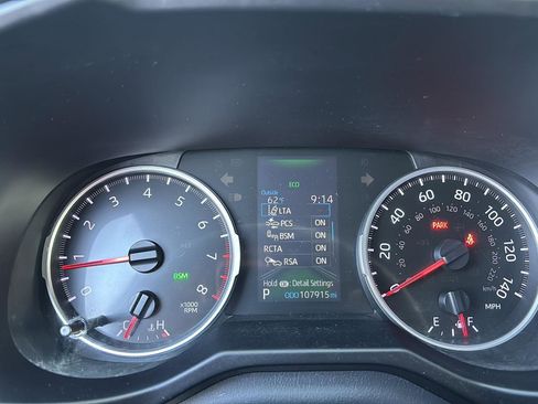 Used 2020 Toyota RAV4 XLE image 3