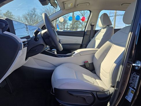 Used 2025 Hyundai Tucson SE image 17