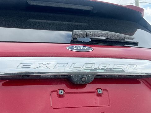 Used 2020 Ford Explorer XLT w/ Equipment Group 202A image 12