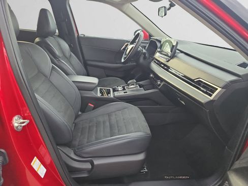 Used 2024 Mitsubishi Outlander SE image 15