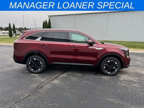 New 2025 Kia Sorento S image 3