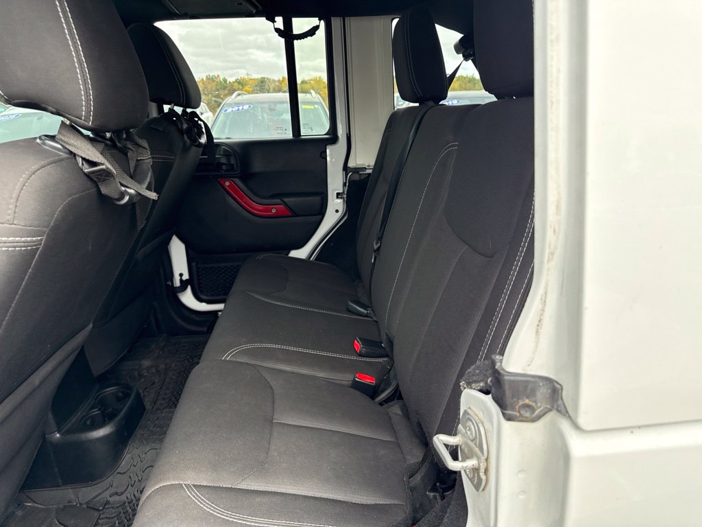 Used 2018 Jeep Wrangler Unlimited Rubicon w/ Cold Weather Group AWD/4WD image 9