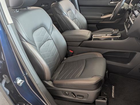 Used 2024 Nissan Pathfinder Platinum w/ Cargo Package image 22