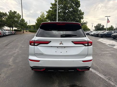 Used 2024 Mitsubishi Outlander AWD image 7