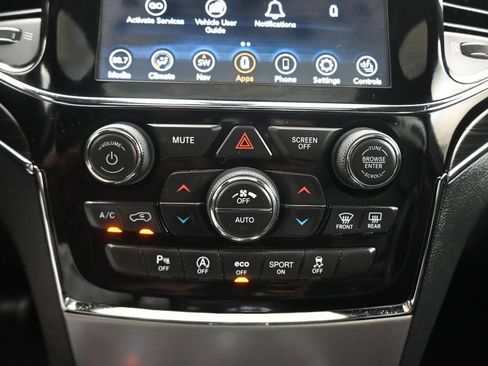 Used 2020 Jeep Grand Cherokee Limited AWD/4WD image 21