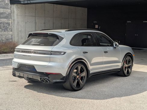 New 2026 Porsche Cayenne GTS image 9