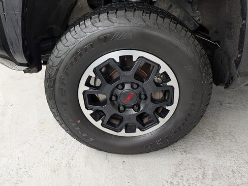 Certified 2024 Toyota Tacoma TRD Off-Road AWD/4WD image 16
