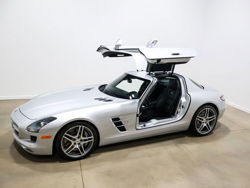 Used 2012 Mercedes-Benz SLS AMG Coupe image 3