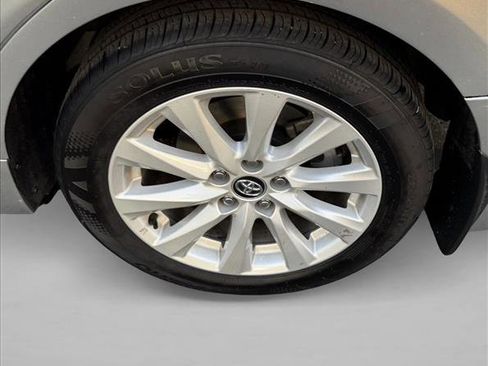 Used 2020 Toyota Camry SE image 9