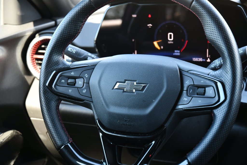 Used 2025 Chevrolet Trax RS w/ Sunroof Package FWD image 23