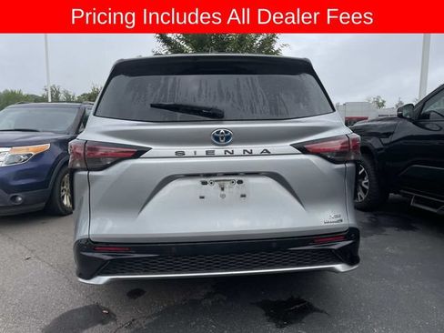 Used 2021 Toyota Sienna XSE w/ XSE Plus Package FWD image 5