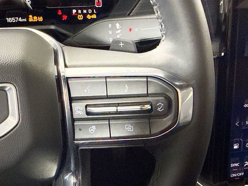 Used 2024 GMC Acadia Elevation w/ Luxury Package image 12