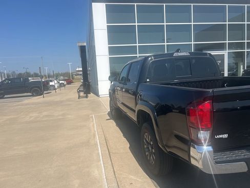 Used 2022 Toyota Tacoma SR5 image 8