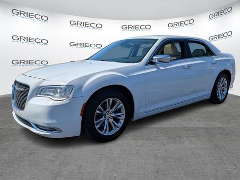 Used 2016 Chrysler 300 C image 3