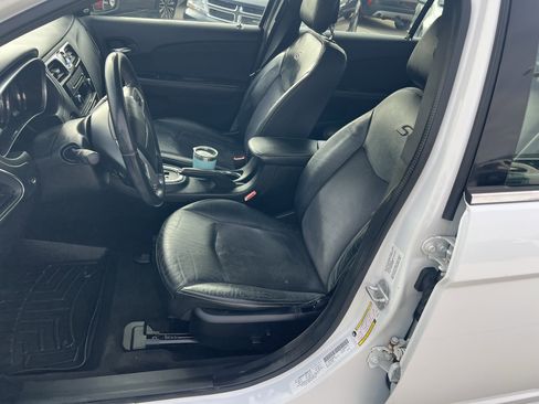 Used 2013 Chrysler 200 Limited image 13