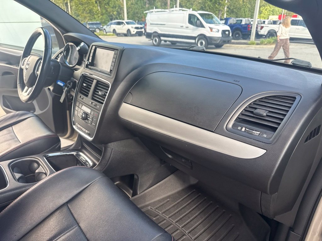 Used 2015 Dodge Grand Caravan R/T w/ Driver Convenience Group FWD image 31