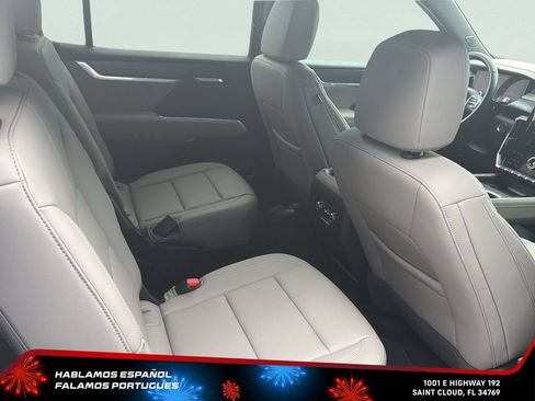 Certified 2026 GMC Acadia Elevation w/ Elevation Premium Package FWD image 31